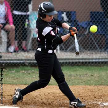 Softball Wins First Game Before Losing Second in Doubleheader with Elmhurst