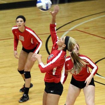 Foresters Fall in Four Sets at Wheaton
